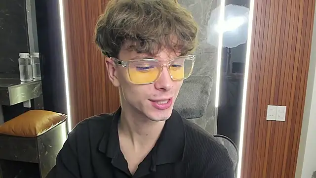 Snapshot of calvin_love_you chatting on April 26, 2026, 5:10 pm calvin love you online show from April 26, 2026, 5:10 pm