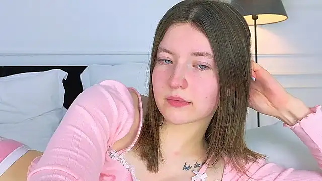 Snapshot of MoonAngelic chatting on February 14, 2025, 6:45 am MoonAngelic online show from February 14, 2025, 6:45 am