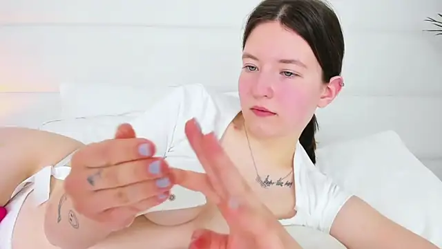 Snapshot of MoonAngelic chatting on March 13, 2025, 6:48 am MoonAngelic online show from March 13, 2025, 6:48 am