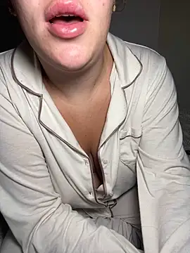 Snapshot of lilylush24 chatting on February 23, 2025, 3:24 am lilylush24 online show from February 23, 2025, 3:24 am