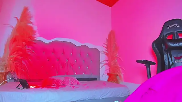 Snapshot of Tahiraa_ chatting on February 10, 2026, 1:32 pm Tahiraa online show from February 10, 2026, 1:32 pm