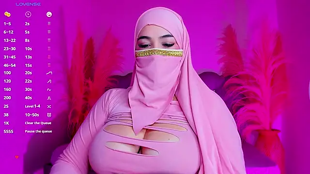 Snapshot of Tahiraa_ chatting on February 12, 2025, 4:11 pm Tahiraa online show from February 12, 2025, 4:11 pm