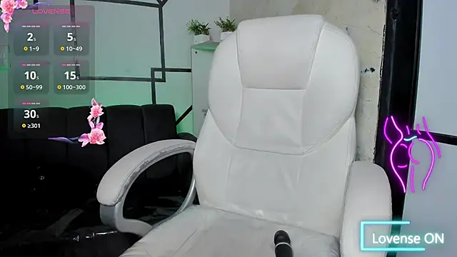 Snapshot of PaigeJayden chatting on March 18, 2025, 3:02 am PaigeJayden online show from March 18, 2025, 3:02 am