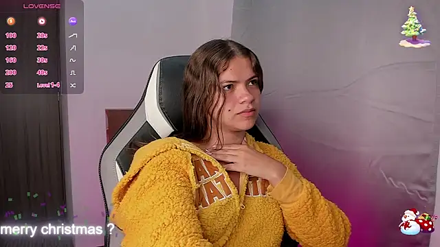 Snapshot of PaigeJayden chatting on December 15, 2025, 2:50 am PaigeJayden online show from December 15, 2025, 2:50 am