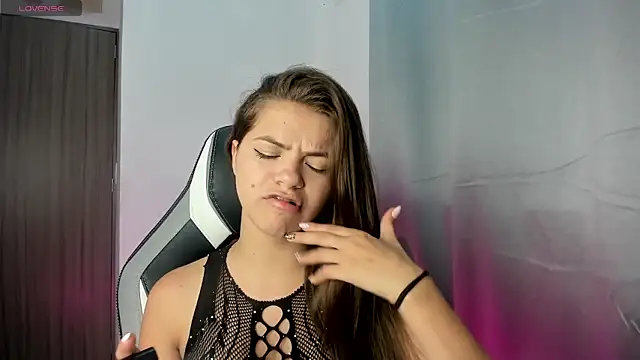 Snapshot of PaigeJayden chatting on December 16, 2025, 5:33 am PaigeJayden online show from December 16, 2025, 5:33 am