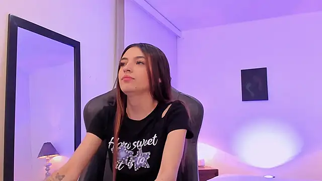 sofiarouge online show from November 5, 2025, 8:12 pm