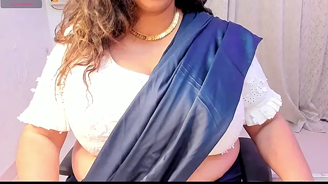 Snapshot of Gulabi_Queen chatting on September 28, 2025, 4:03 pm Gulabi Queen online show from September 28, 2025, 4:03 pm