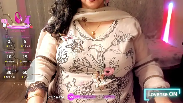 Snapshot of Gulabi_Queen chatting on June 3, 2026, 6:34 pm Gulabi Queen online show from June 3, 2026, 6:34 pm