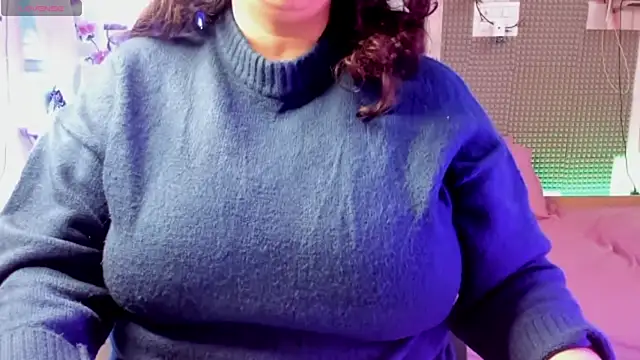 Snapshot of Gulabi_Queen chatting on December 5, 2024, 5:12 pm Gulabi Queen online show from December 5, 2024, 5:12 pm