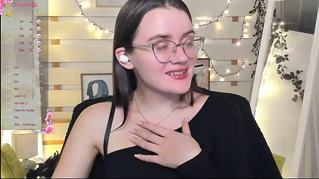 Josephine jo online show from December 5, 2025, 8:28 pm