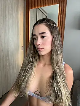 Snapshot of FridaKlein chatting on January 11, 2026, 2:35 pm FridaKlein online show from January 11, 2026, 2:35 pm