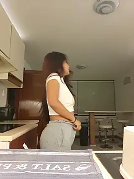 Lau1127 online show from December 19, 2025, 3:10 am