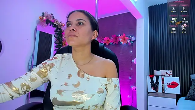 natasha  jackson online show from December 1, 2025, 12:39 pm