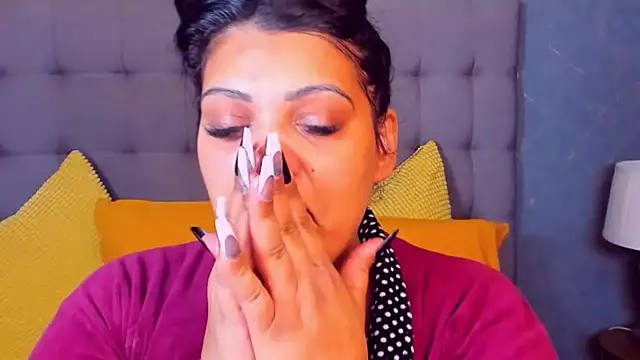 AmyCubes online show from April 6, 2026, 4:46 am