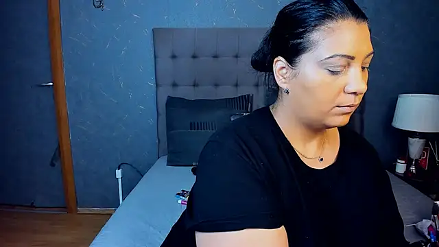 AmyCubes online show from October 24, 2025, 4:33 am