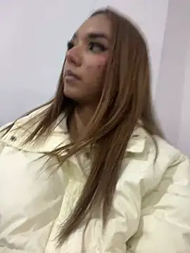 Snapshot of Nikol_Rang__ chatting on February 19, 2025, 6:32 pm Nikol Rang online show from February 19, 2025, 6:32 pm