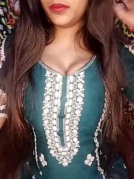 Sreya213 online show from February 6, 2026, 6:04 pm