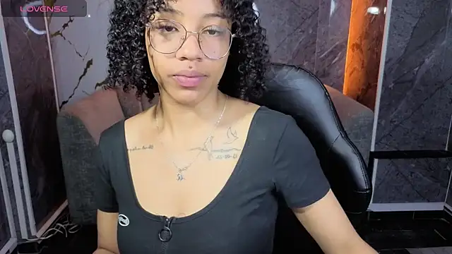 Snapshot of Violeth_b chatting on February 20, 2026, 12:51 pm Violeth b online show from February 20, 2026, 12:51 pm