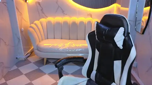 Snapshot of Violeth_b chatting on February 17, 2026, 12:46 pm Violeth b online show from February 17, 2026, 12:46 pm