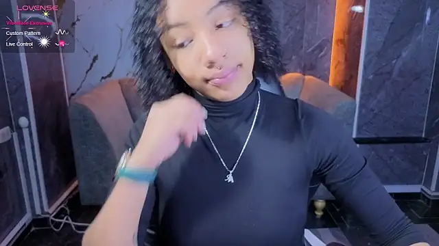 Snapshot of Violeth_b chatting on February 9, 2026, 12:58 pm Violeth b online show from February 9, 2026, 12:58 pm