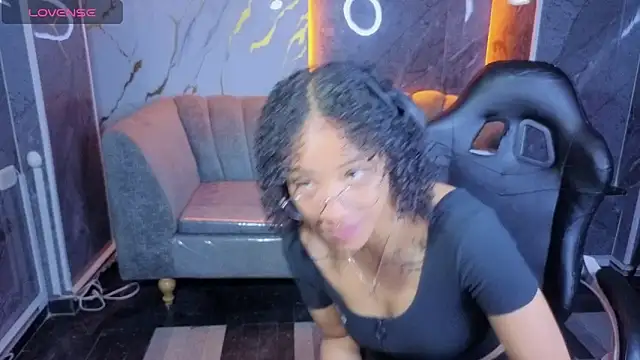 Snapshot of Violeth_b chatting on February 10, 2026, 12:59 pm Violeth b online show from February 10, 2026, 12:59 pm