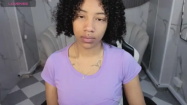 Snapshot of Violeth_b chatting on January 19, 2026, 1:04 pm Violeth b online show from January 19, 2026, 1:04 pm