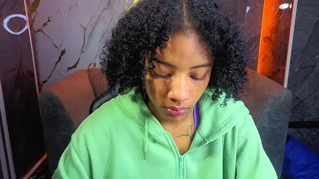 Violeth b online show from November 14, 2025, 12:53 pm