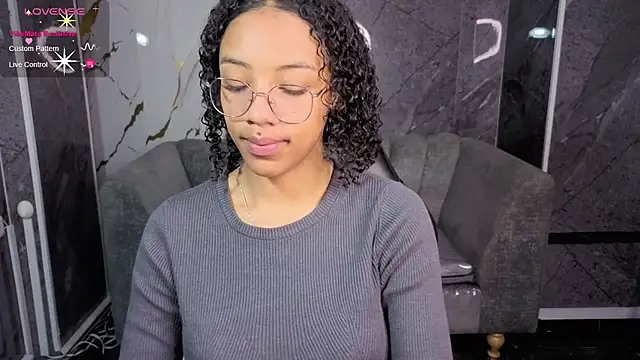 Snapshot of Violeth_b chatting on February 21, 2026, 12:51 pm Violeth b online show from February 21, 2026, 12:51 pm