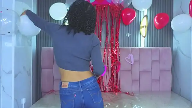 Snapshot of Violeth_b chatting on March 2, 2026, 1:07 pm Violeth b online show from March 2, 2026, 1:07 pm