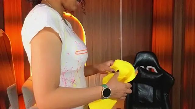 Snapshot of Violeth_b chatting on February 2, 2026, 12:59 pm Violeth b online show from February 2, 2026, 12:59 pm