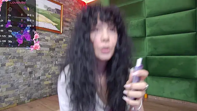 Snapshot of SelenSummer chatting on February 5, 2026, 7:53 pm SelenSummer online show from February 5, 2026, 7:53 pm