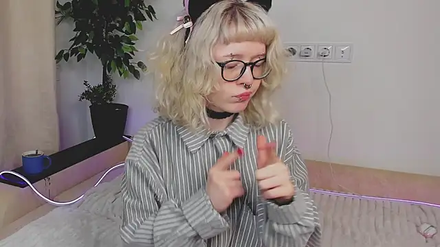 EdythElswick online show from April 5, 2026, 4:08 am