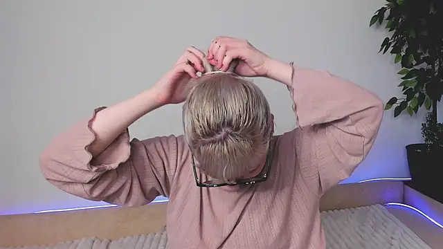 EdythElswick online show from April 1, 2026, 1:41 pm