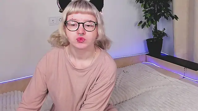 EdythElswick online show from April 1, 2026, 4:25 am