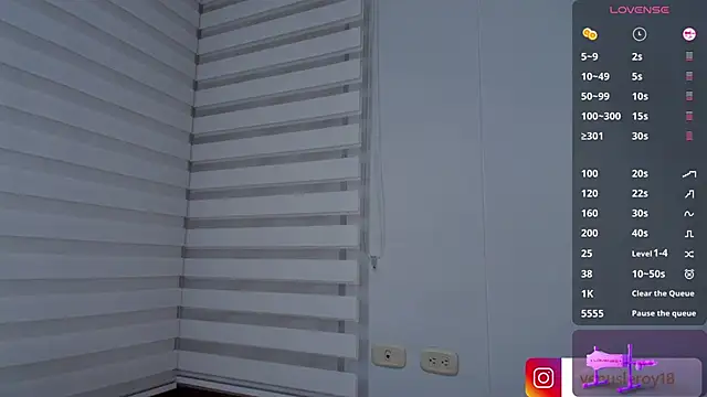Snapshot of venusleroy_ chatting on February 10, 2025, 12:41 am venusleroy online show from February 10, 2025, 12:41 am