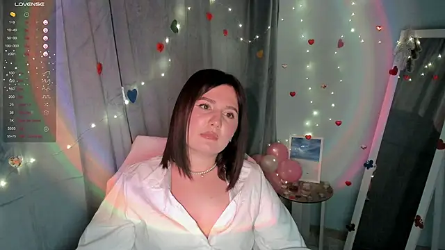 Snapshot of Lei_White chatting on February 12, 2025, 4:33 pm Lei White online show from February 12, 2025, 4:33 pm