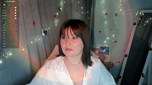 Snapshot of Lei_White chatting on February 12, 2025, 1:27 pm Lei White online show from February 12, 2025, 1:27 pm