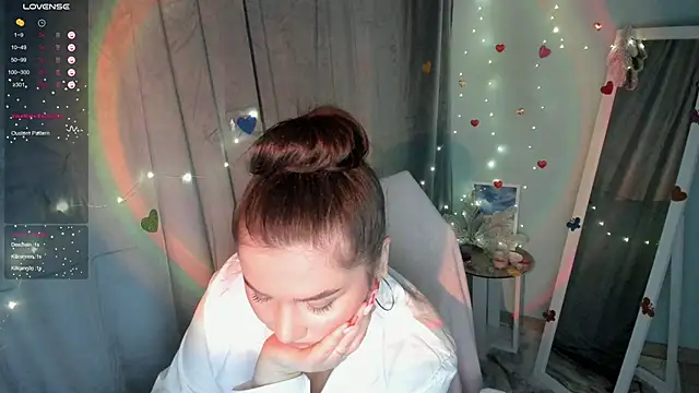 Snapshot of Lei_White chatting on February 9, 2025, 12:49 am Lei White online show from February 9, 2025, 12:49 am
