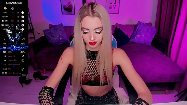 Snapshot of Emilia_Klar chatting on October 13, 2025, 3:02 pm Emilia Klar online show from October 13, 2025, 3:02 pm