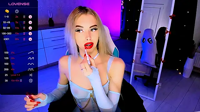 Snapshot of Emilia_Klar chatting on March 13, 2025, 2:44 pm Emilia Klar online show from March 13, 2025, 2:44 pm