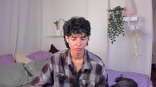 santy-kitty online show from February 3, 2026, 11:43 pm