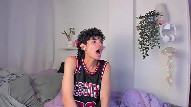 santy-kitty online show from February 14, 2026, 1:39 am