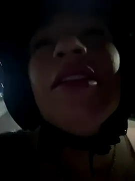 perlita05 online show from December 20, 2025, 11:29 pm