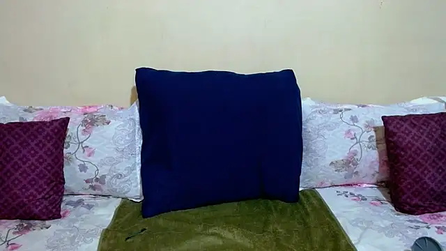 DiamondLuv29 online show from November 19, 2025, 2:55 am