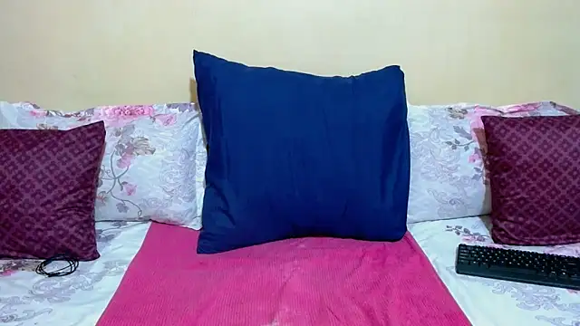 DiamondLuv29 online show from November 11, 2025, 2:50 am