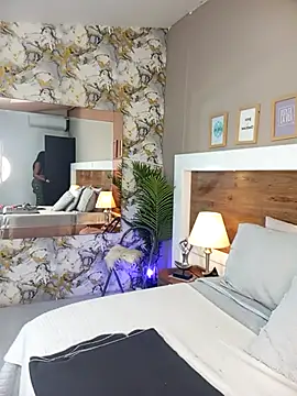 Snapshot of EmaBakker chatting on November 19, 2025, 12:49 pm EmaBakker online show from November 19, 2025, 12:49 pm