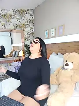 Snapshot of EmaBakker chatting on September 22, 2025, 12:44 pm EmaBakker online show from September 22, 2025, 12:44 pm