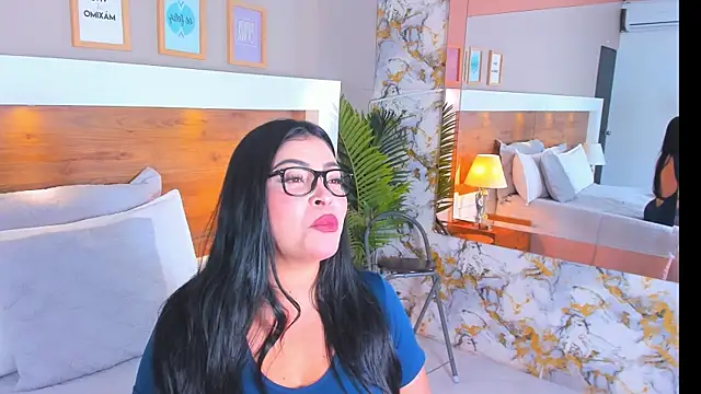 EmaBakker online show from April 15, 2026, 4:51 am