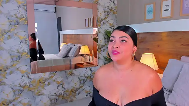 Snapshot of EmaBakker chatting on December 2, 2025, 11:23 am EmaBakker online show from December 2, 2025, 11:23 am