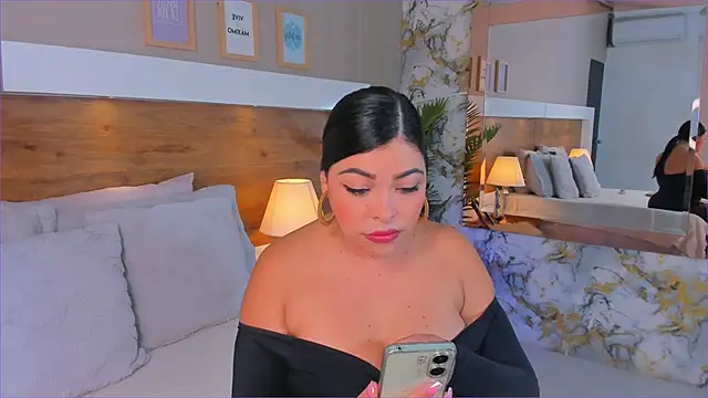 Snapshot of EmaBakker chatting on November 21, 2025, 12:37 pm EmaBakker online show from November 21, 2025, 12:37 pm